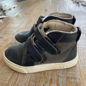 Little boys UGG boots, Rennen II, size 9